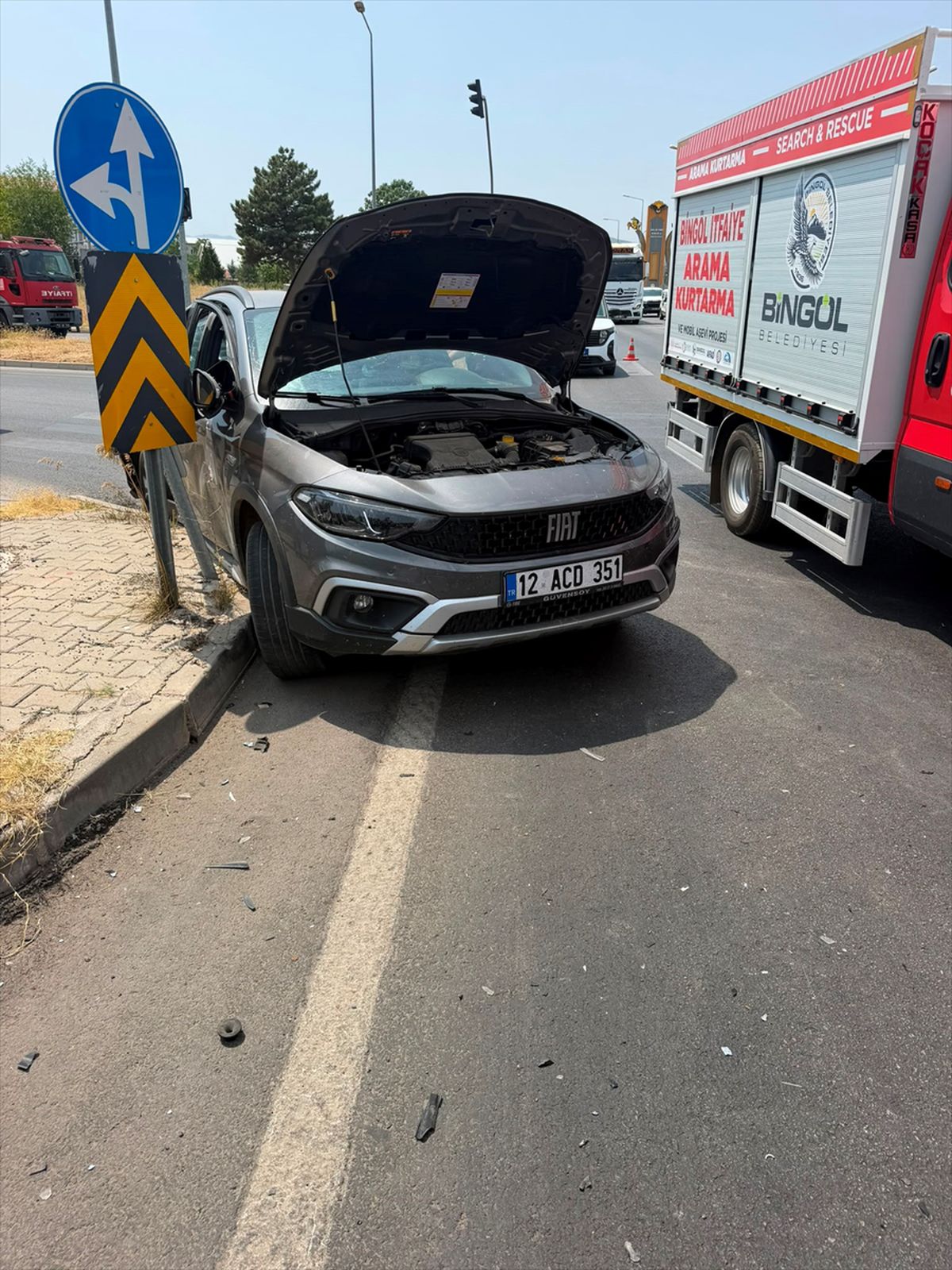 Bingöl'de iki otomobilin çarpıştığı kazada 3 kişi yaralandı