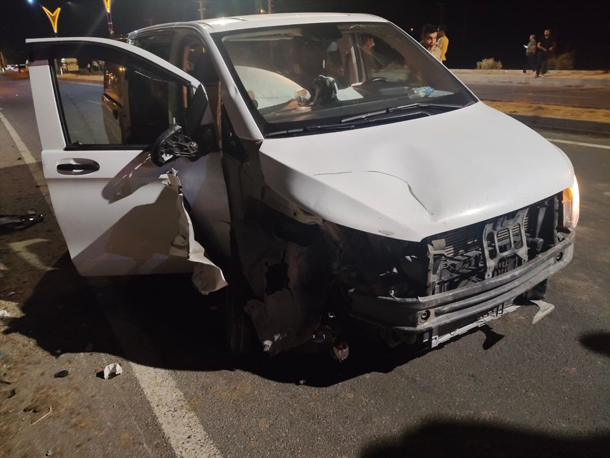 Bitlis'te trafik kazasında 2 kişi yaralandı