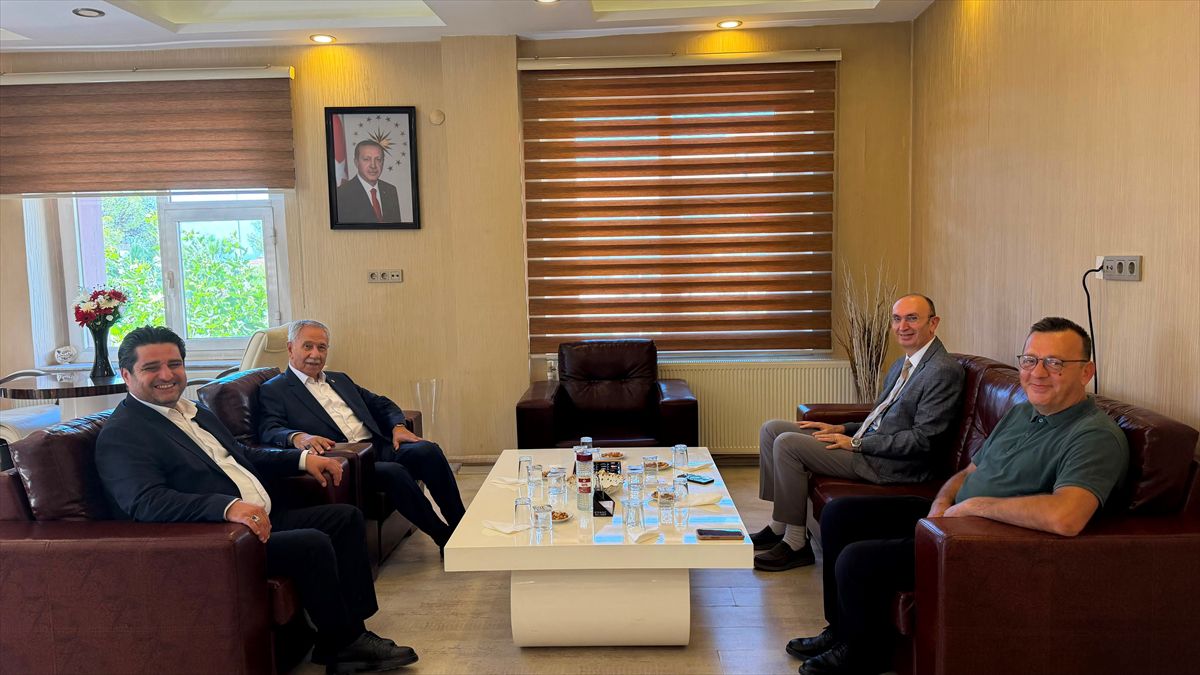 Bülent Arınç Manisa'da ziyaretlerde bulundu