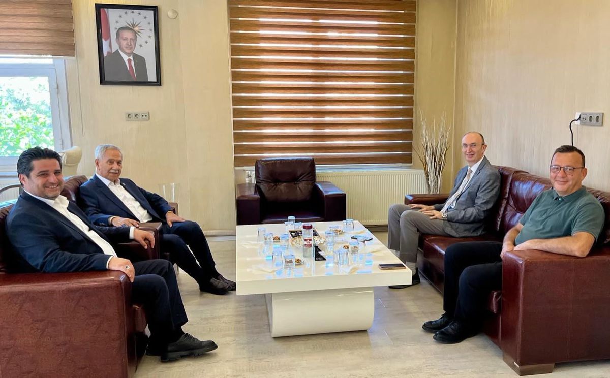 Bülent Arınç’tan Şehzadeler Kaymakamı Günhan Yazar’a ’Hayırlı olsun’ ziyareti