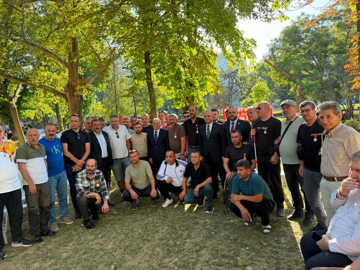 Büyük Birlik Partisi heyeti, Güvenpark’ta şehit yakınları ve gazileri ziyaret etti