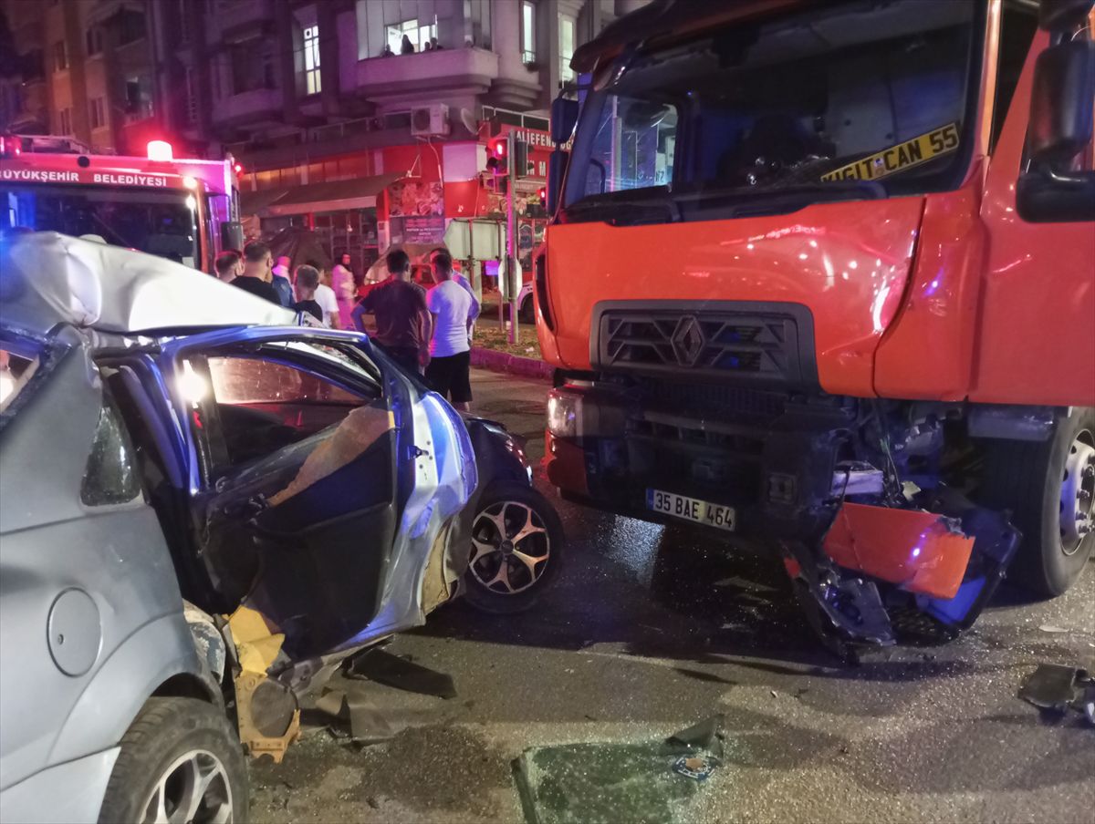 Çarşamba’da kamyonla otomobilin çarpıştığı kazada 3 kişi yaralandı