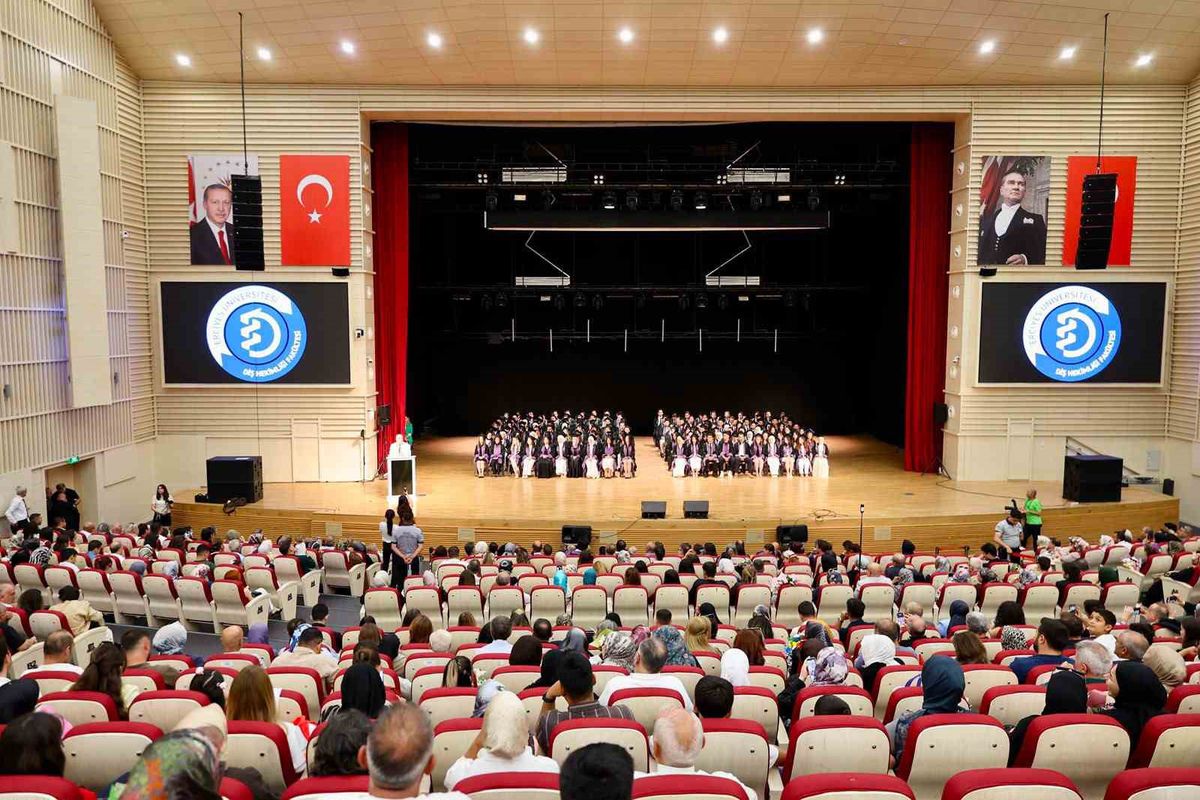 ERÜ Diş Hekimliği Fakültesi 17. dönem mezunlarını verdi