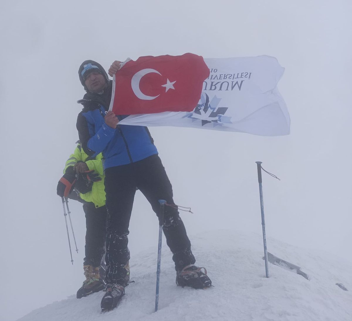 ETÜ bayrağı zirvede