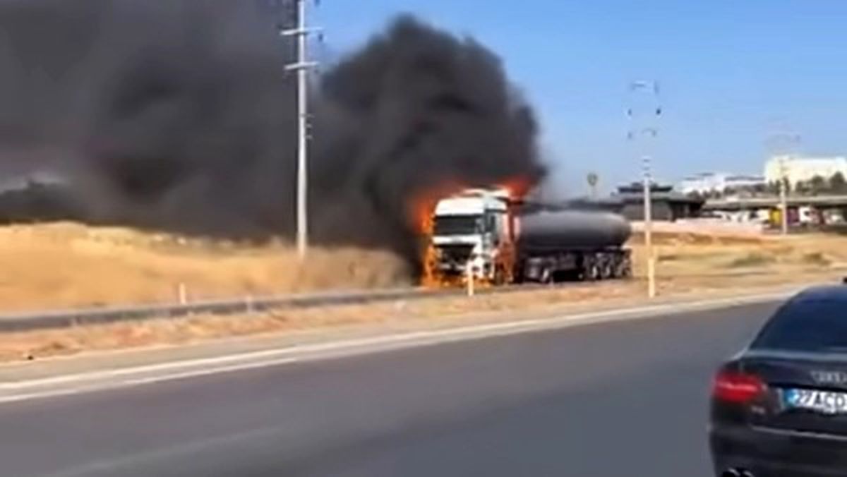 Gaziantep’te seyir halindeki tanker alev alev yandı