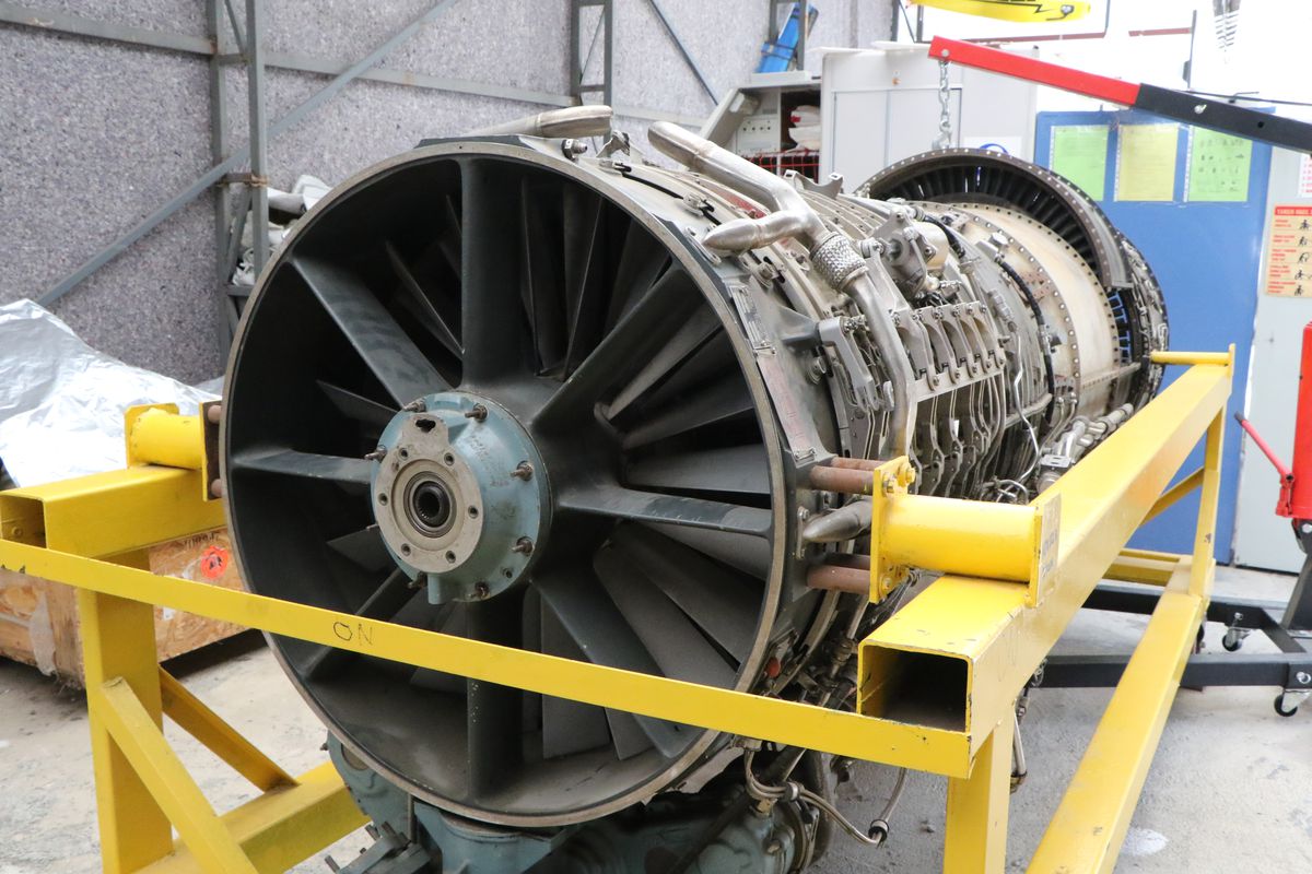 Havacılık lisesi öğrencilerine, gerçek F-4 savaş uçağı motoruyla eğitim