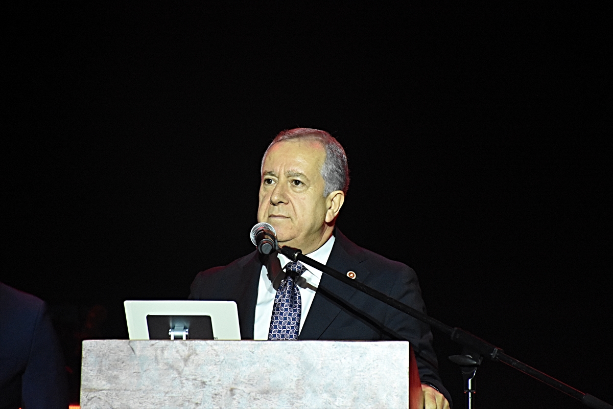 Karaman'da 8. Uluslararası Türk Dünyası Şöleni sürüyor