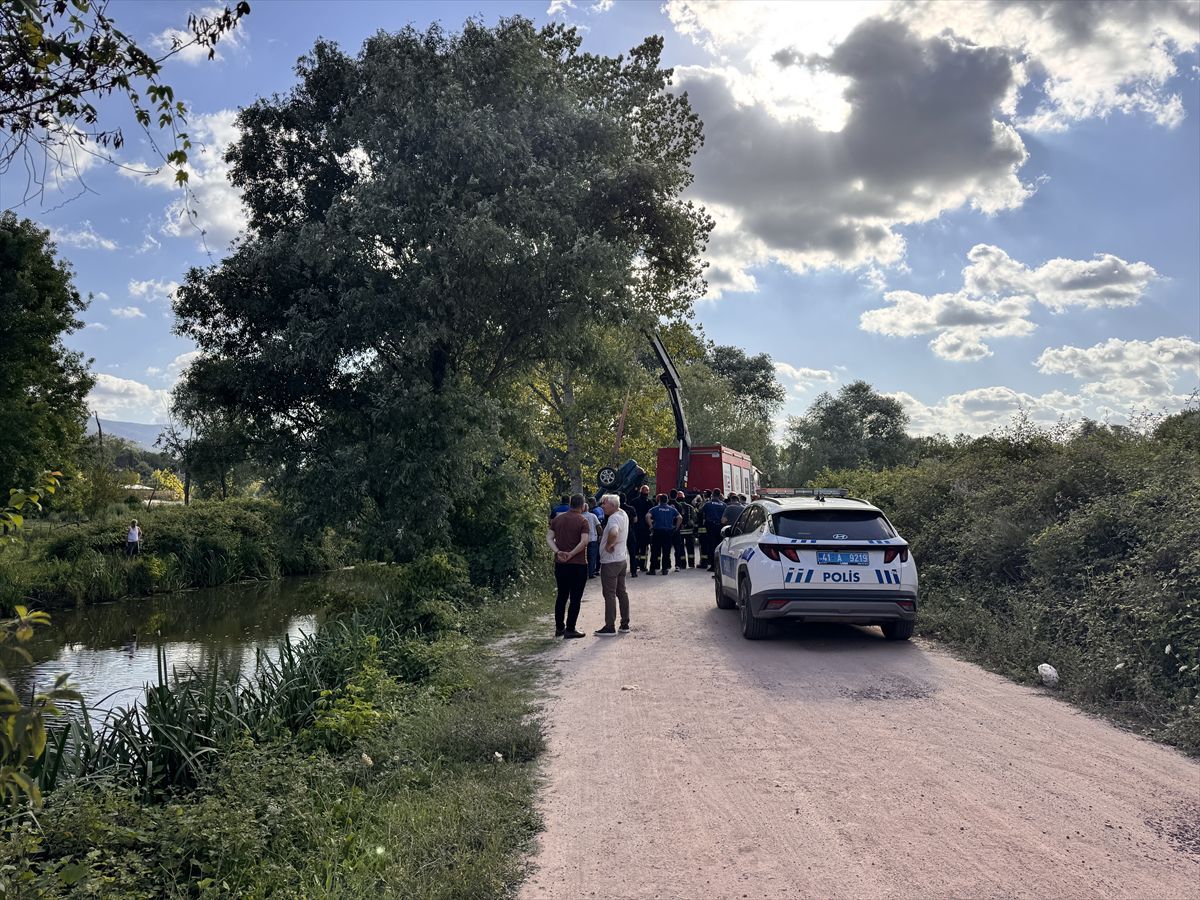 Kocaeli'de su kanalına düşen otomobilin sürücüsü hayatını kaybetti