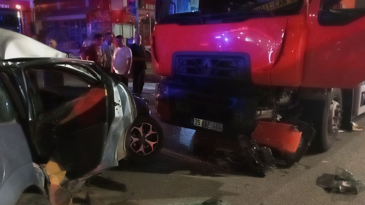 Samsun'da kamyon, otomobile çarptı: 3 yaralı