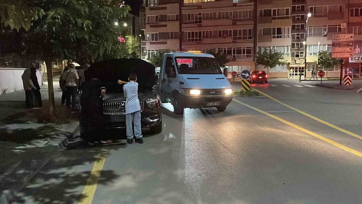 Sivas’ta iki araç çarpıştı: 3’ü çocuk 4 yaralı