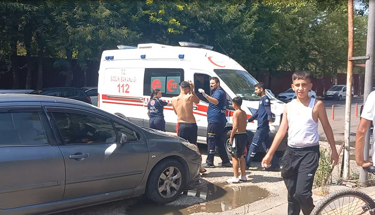 Süs havuzuna atlayan 2 çocuk, kafa kafaya çarpışıp yaralandı