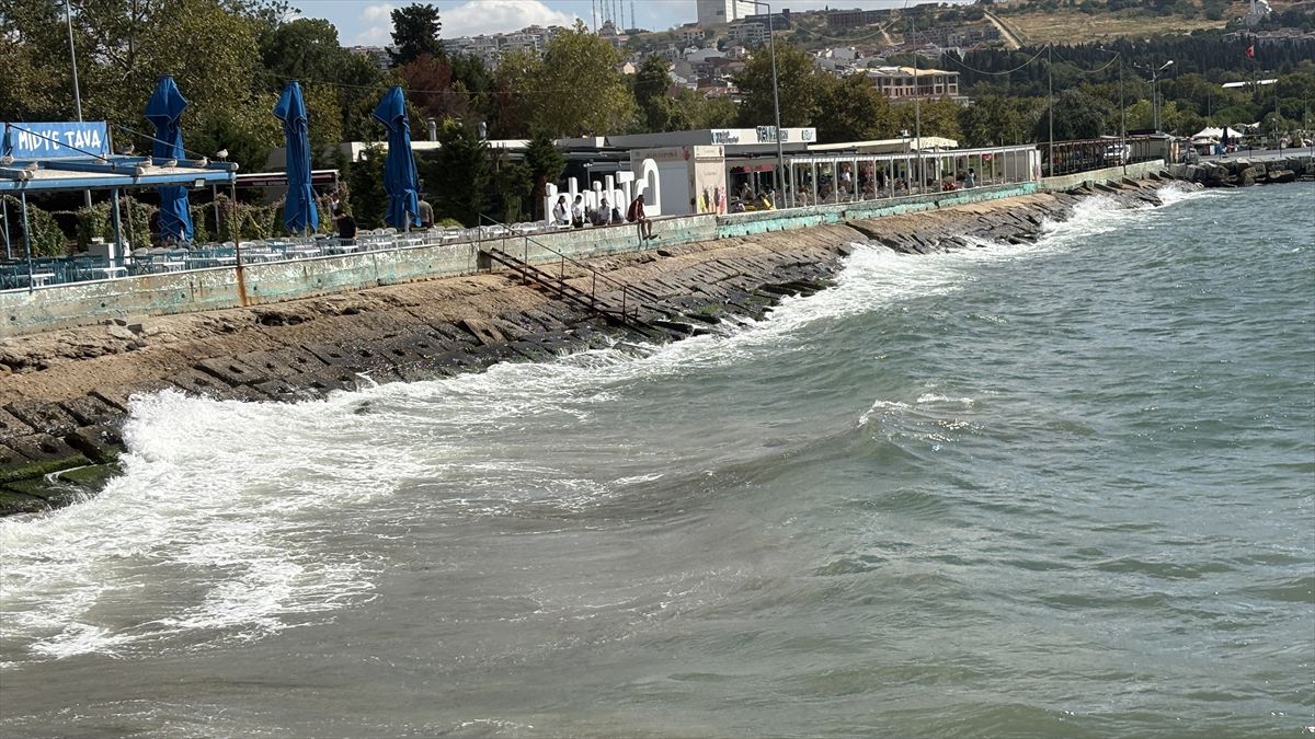 Tekirdağ'da poyraz iki gündür deniz ulaşımını olumsuz etkiliyor