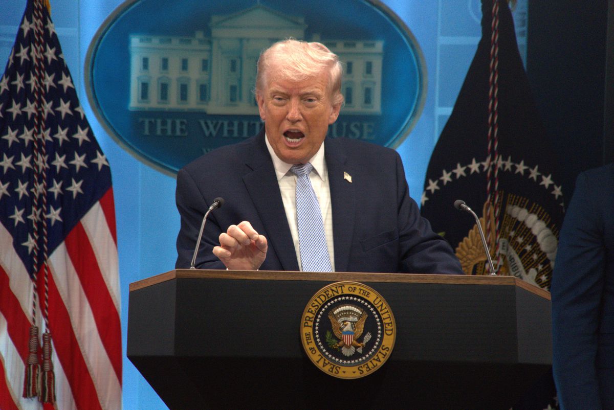 Trump: İran'ı çok sert vuracağız
