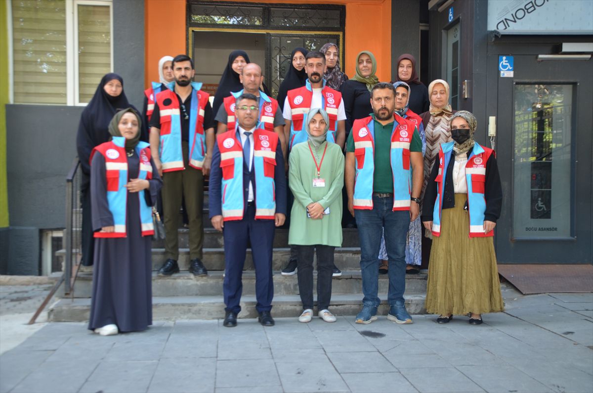Vefa ekibi yaşlı, hasta ve engelli vatandaşları yalnız bırakmıyor