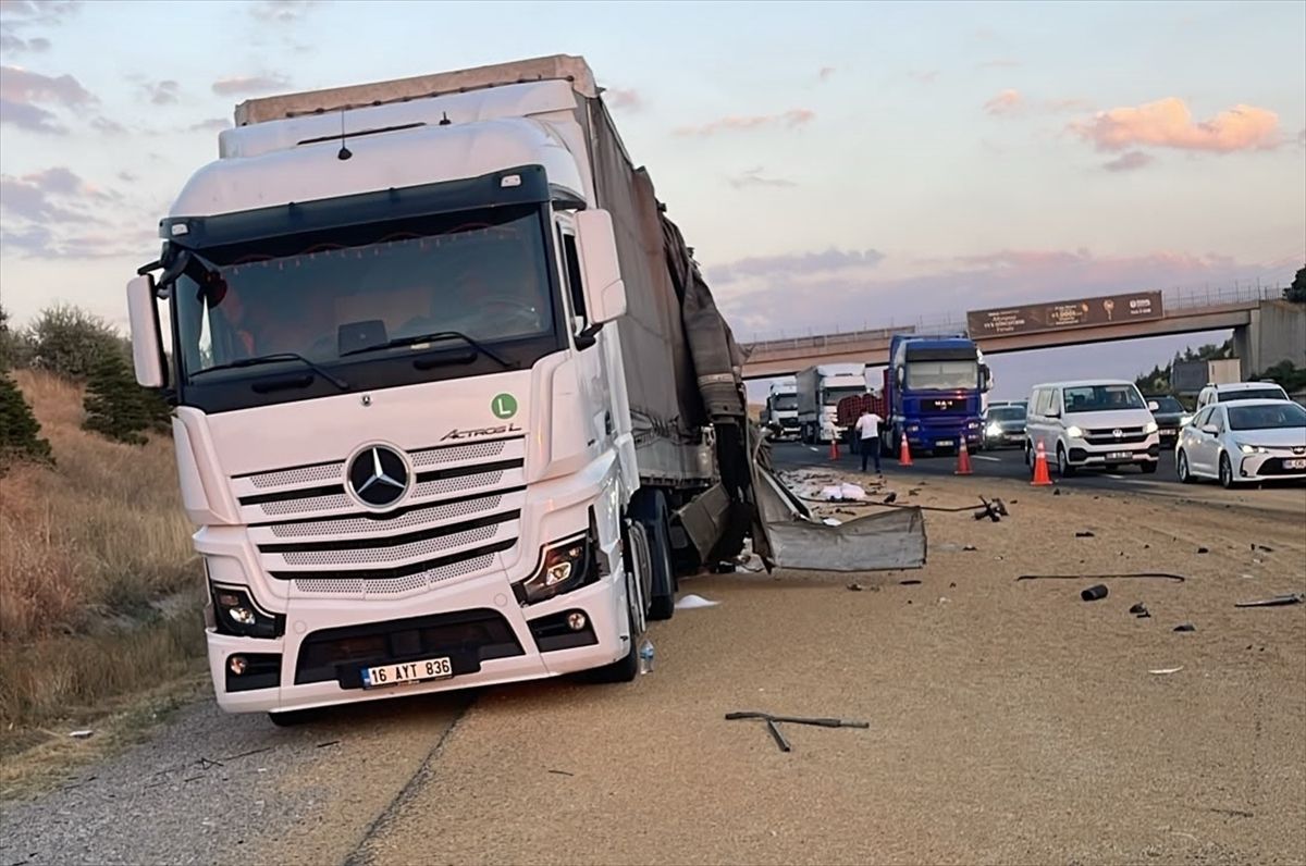Ankara'da iki tırın çarpışması sonucu bir kişi yaralandı