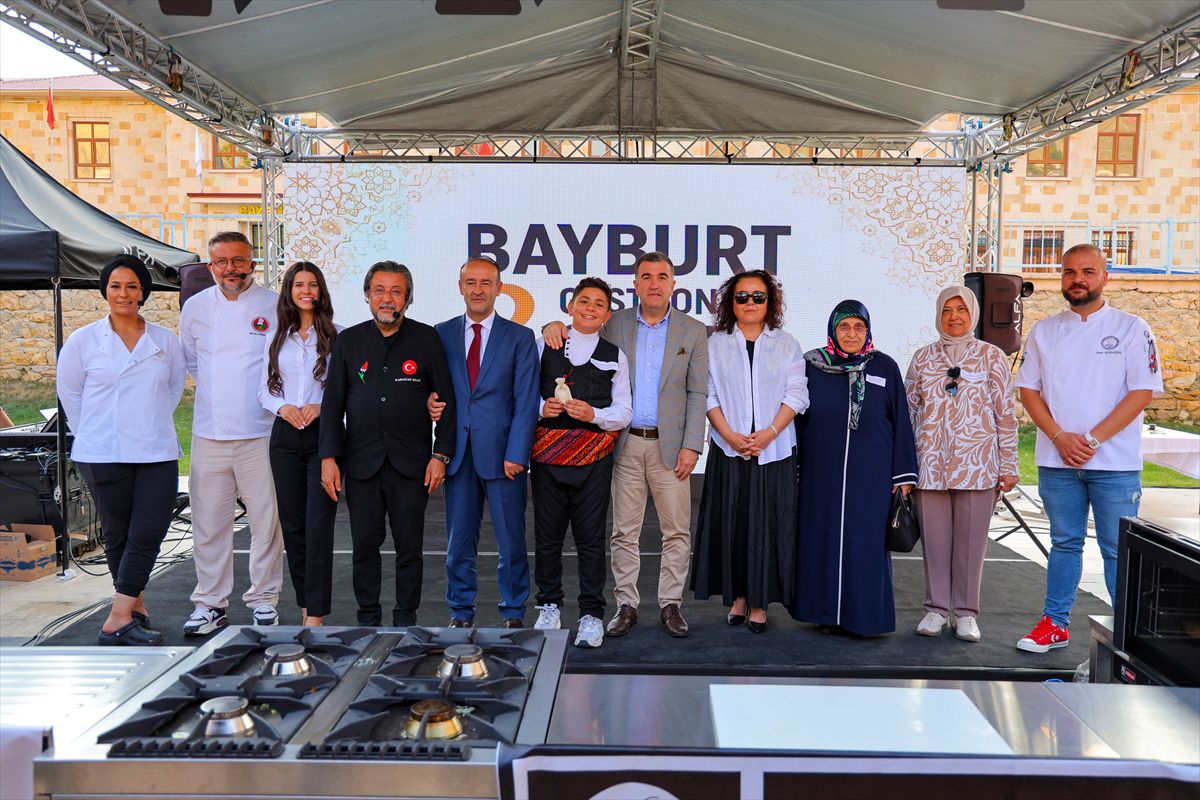 Bayburt'ta '2. Gastronomi Festivali'nde yöresel lezzetler yarıştı