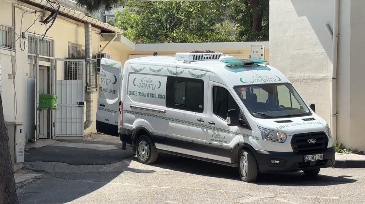 Elektrik akımına kaplan demir doğrama ustası hayatını kaybetti