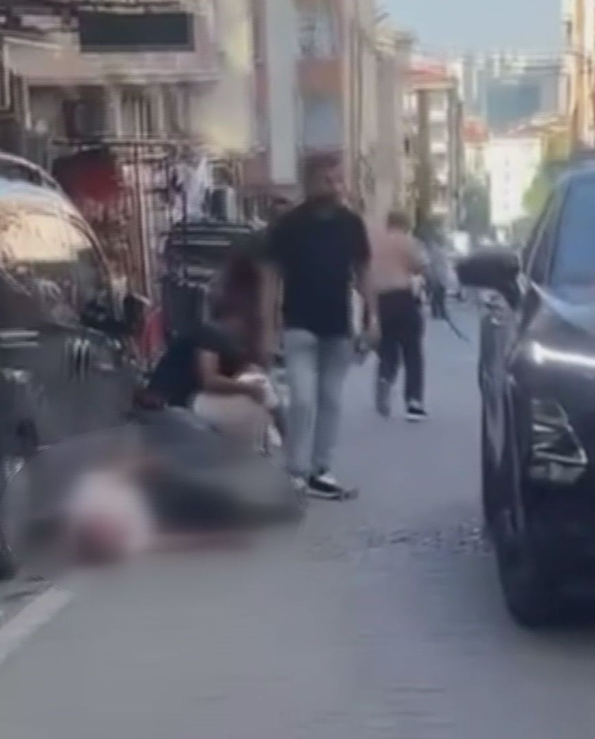 Esenyurt'ta husumetli iki grup arasında silahlı kavga: 2 yaralı
