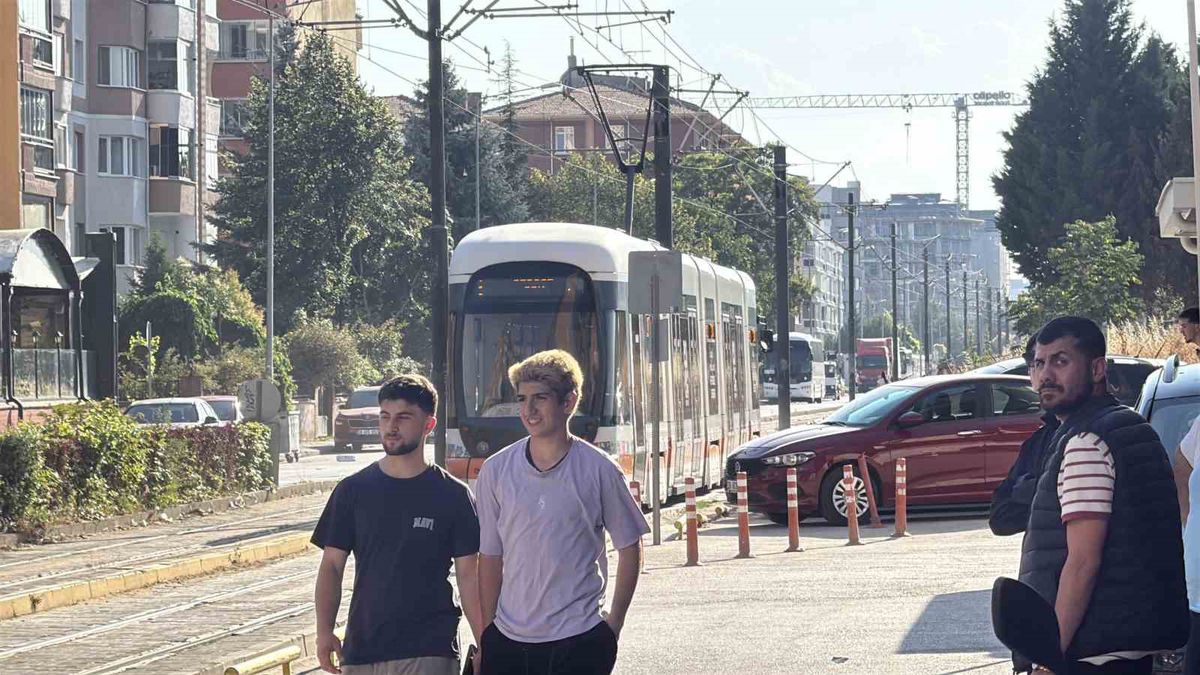 Eskişehir’de tramvayın çarptığı yaya yaralandı