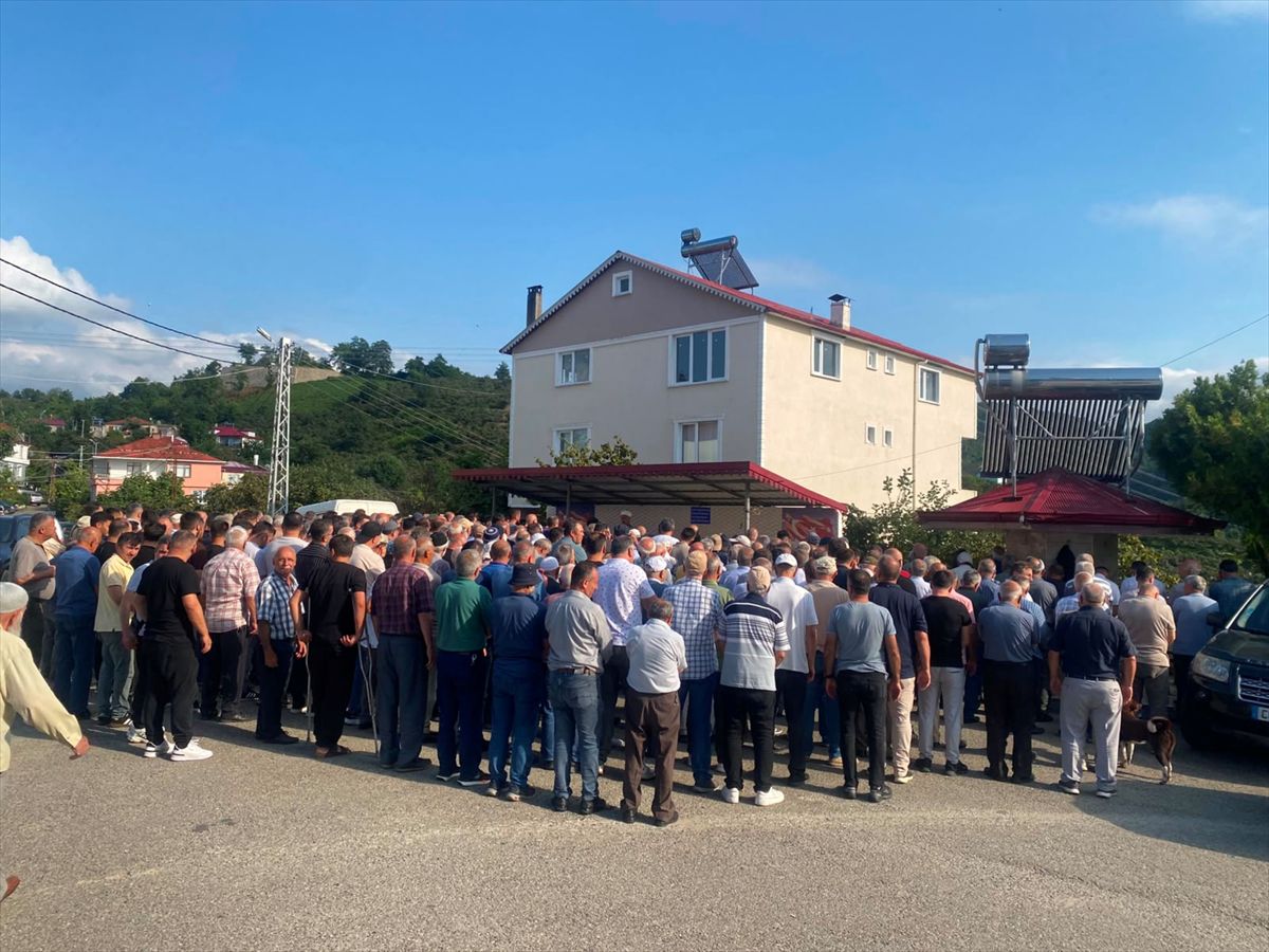 Gümüşhane'de gölete devrilen pikap sürücüsünün cenazesi defnedildi