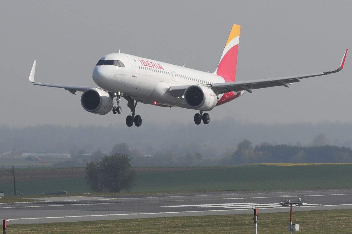 Iberia'ya ait Airbus A320 uçağı Hırvatistan'da iniş sırasında hasar gördü