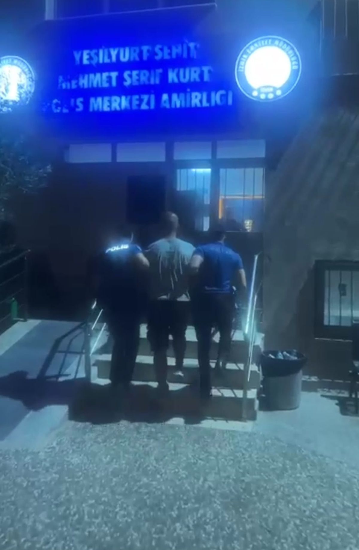 İzmir'de 'Kardeşi kasten öldürme' suçundan aranan firari hükümlü yakalandı