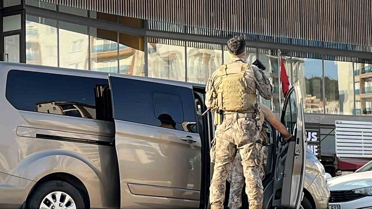 Kaçmaya çalışan şüpheli merdivenlerden düşerek yakalandı