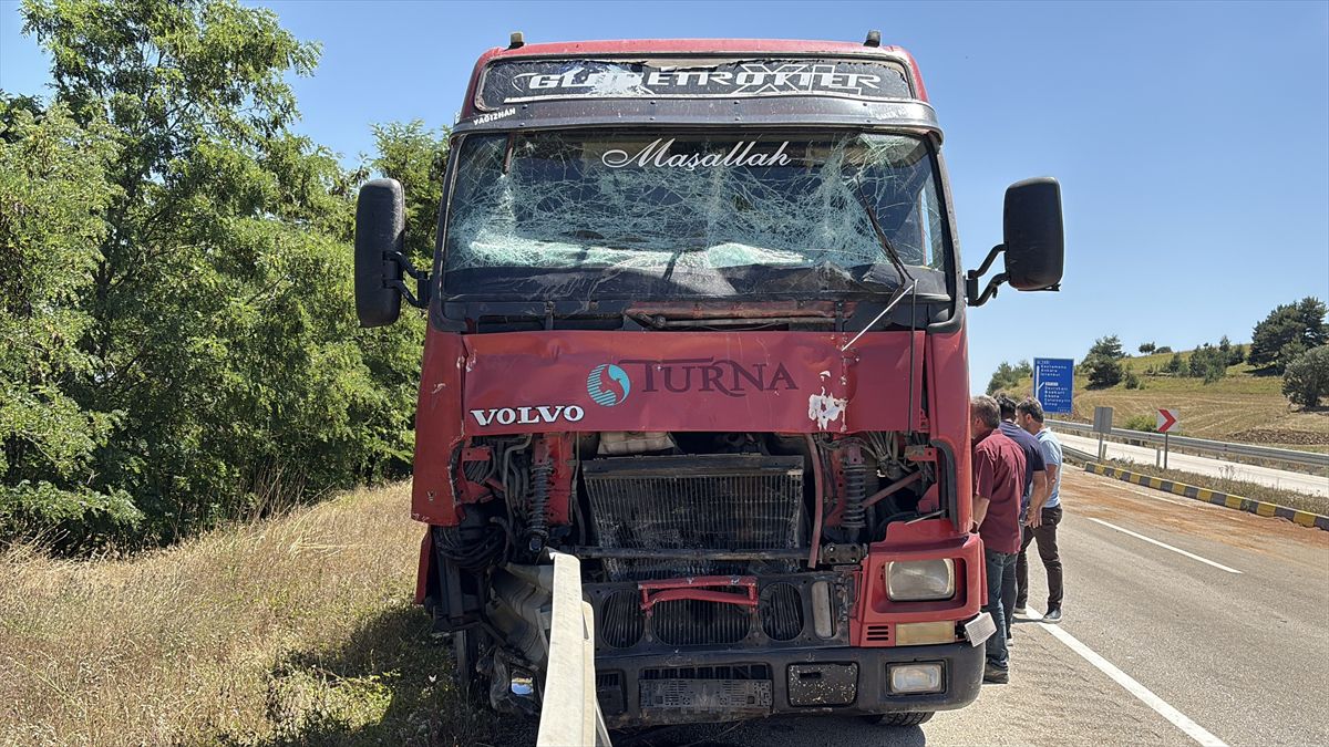 Kastamonu'da tırla çarpışan traktörün sürücüsü hayatını kaybetti