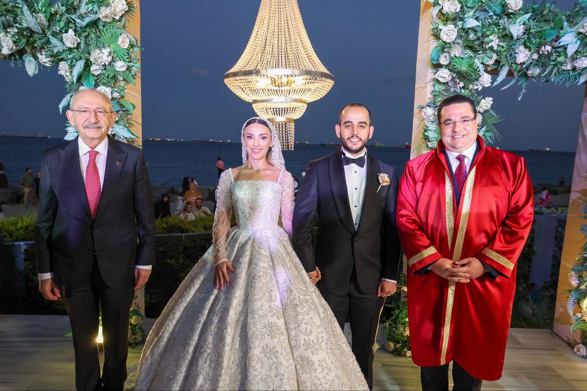 Kılıçdaroğlu, Tuğçe Bekmez ile Sinan Ok’un nikah şahidi oldu