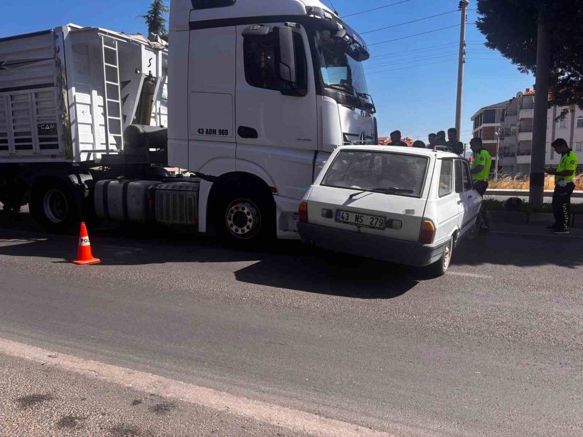 Kütahya’da çekici ile otomobil çarpıştı: 2 yaralı