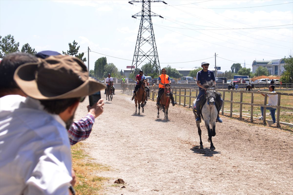 Kütahya'da rahvan atlar, Türkiye Şampiyonası'na katılmak için yarıştı
