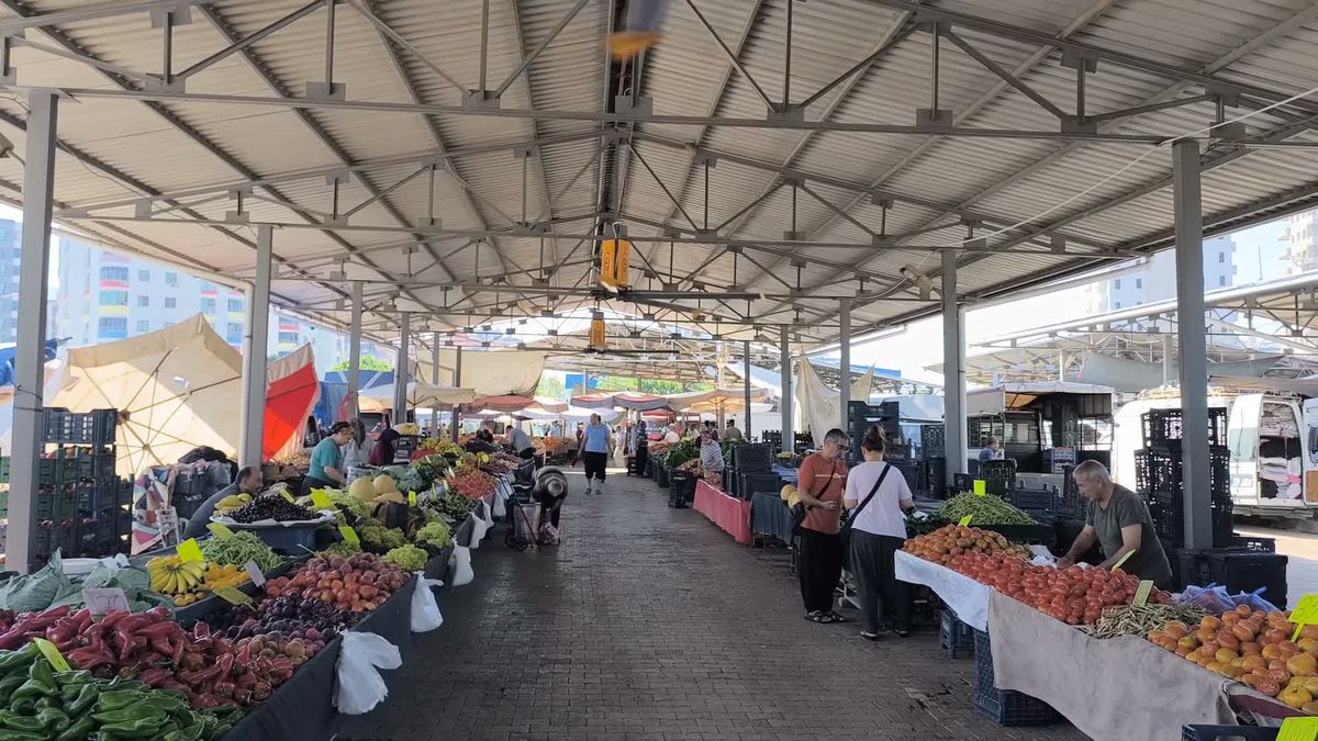 Maaşı yetmediği için börekçilik yapan emekli: 'Maaş yeter mi, ek işle devam'