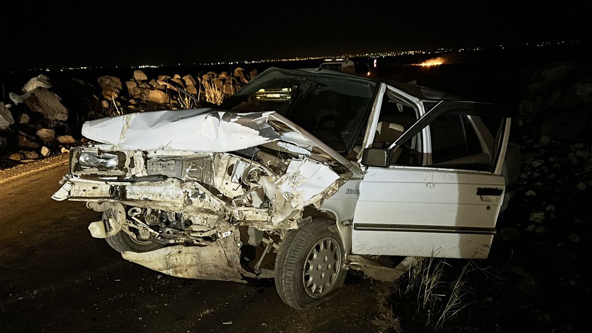 Şanlıurfa'da iki otomobilin çarpıştığı kazada 3 kişi yaralandı