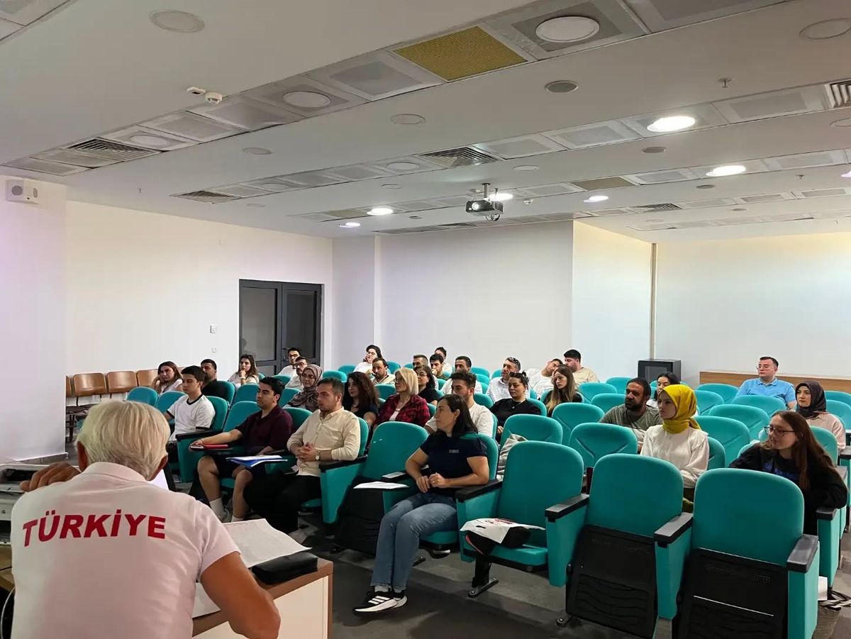 Sivas’ta ’yüzme’de aday hakem kursu başladı