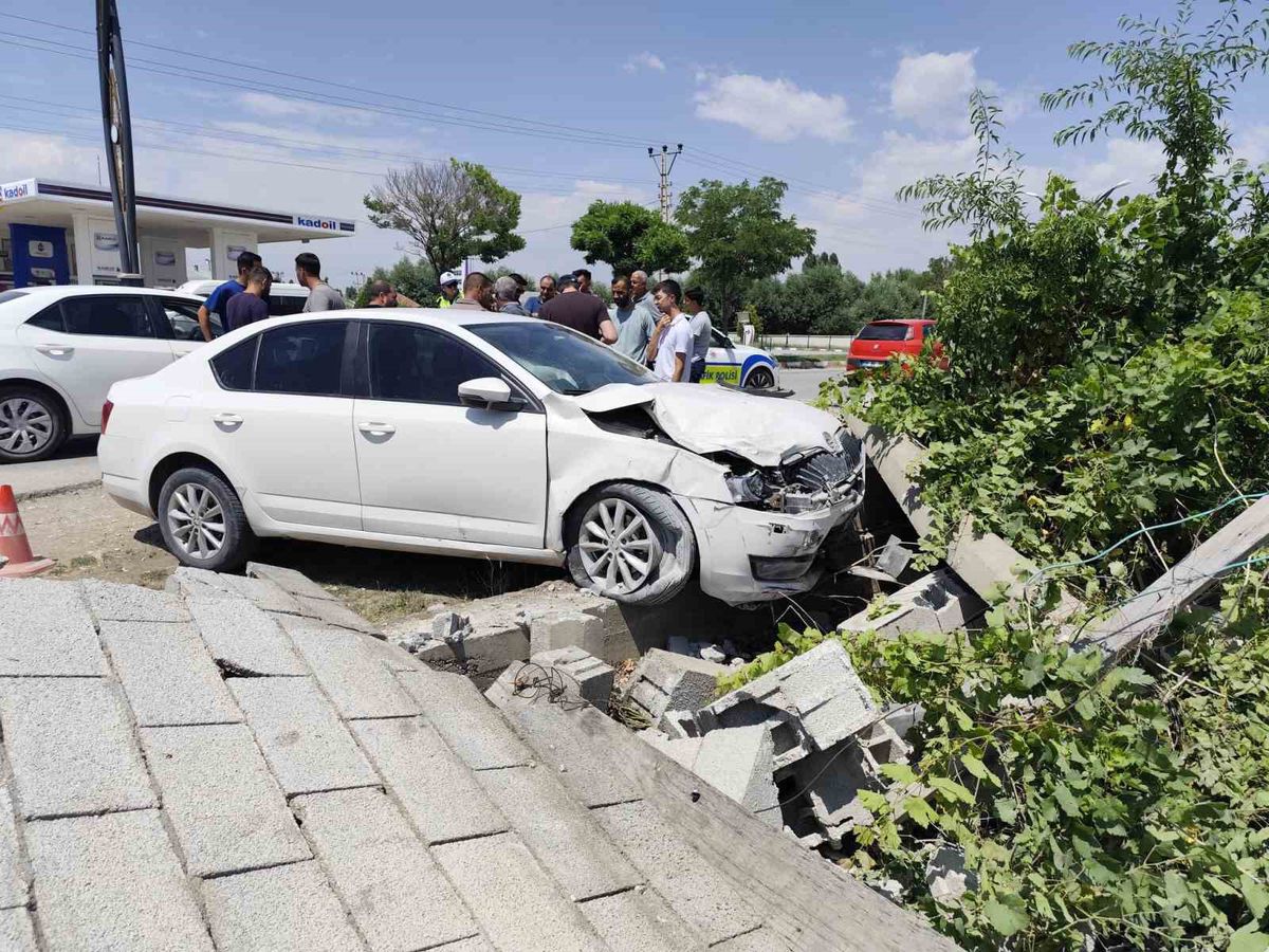 Van’da trafik kazası:2 yaralı