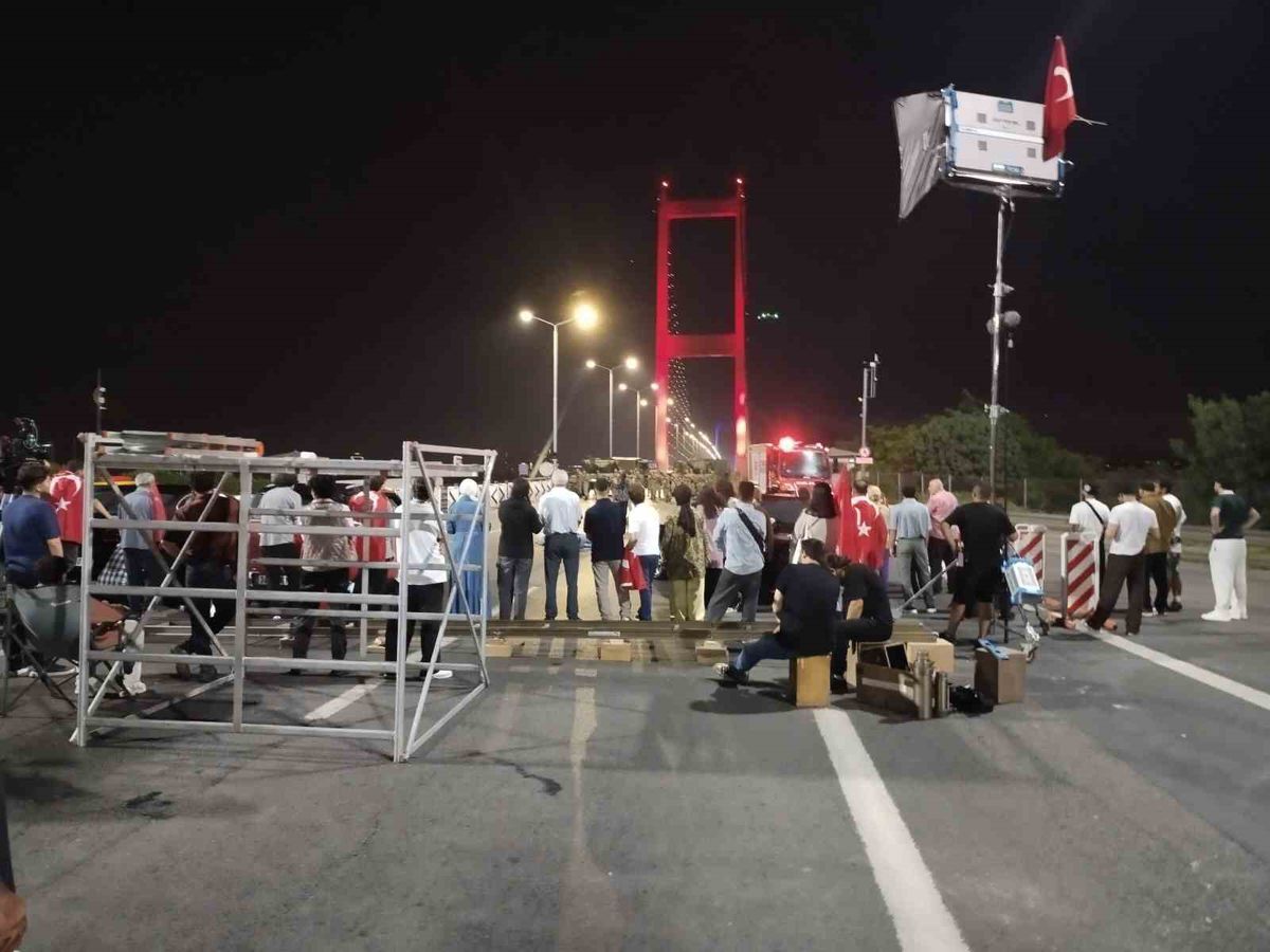 15 Temmuz Şehitler Köprüsü 'Asırlık Gece' Belgesel çekimleri kapsamında trafiğe kapatıldı