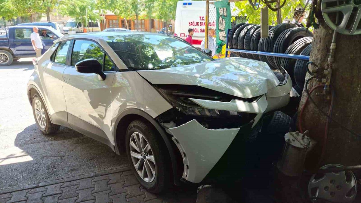 Adıyaman'da Otomobil Yayaya Çarptı: 1 Yaralı