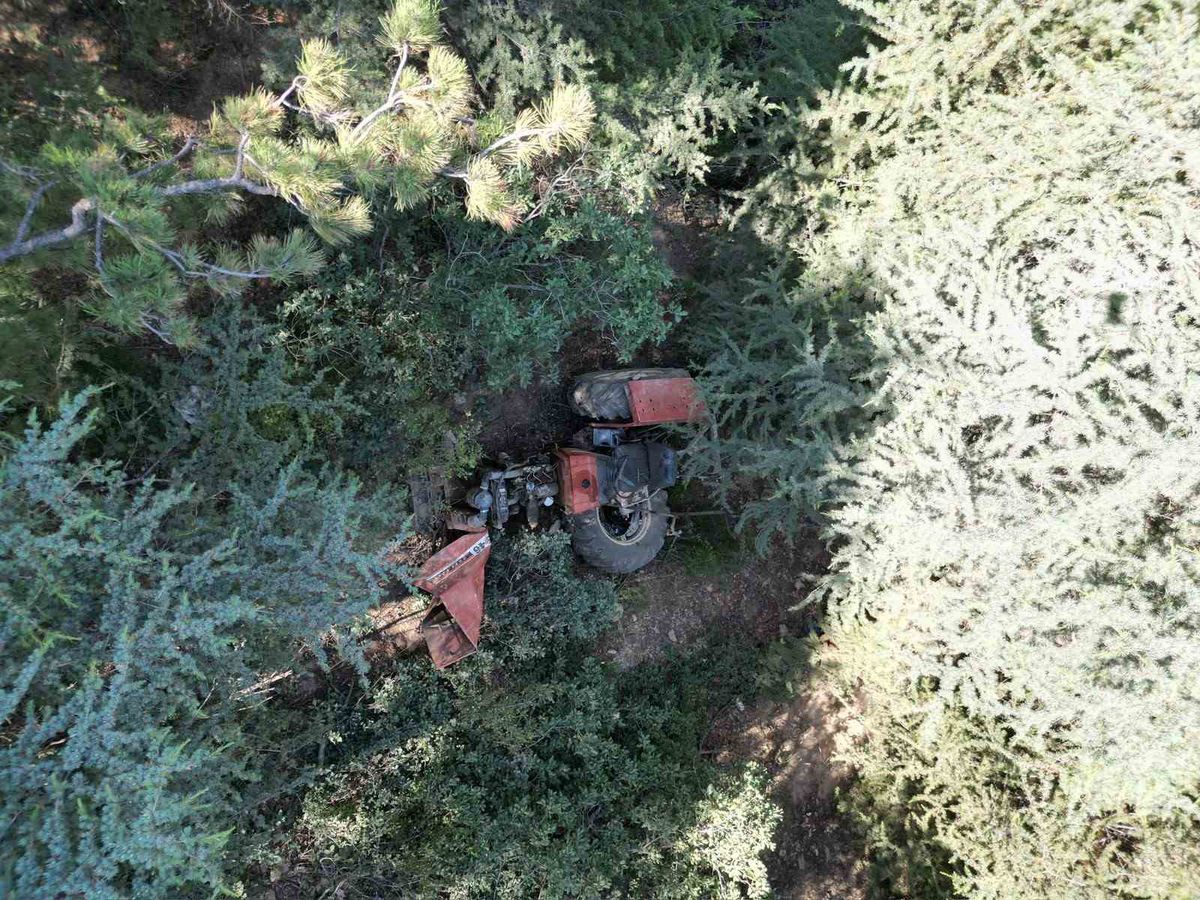 Afyonkarahisar'da Traktör Uçuruma Yuvarlandı: 2 Yaralı
