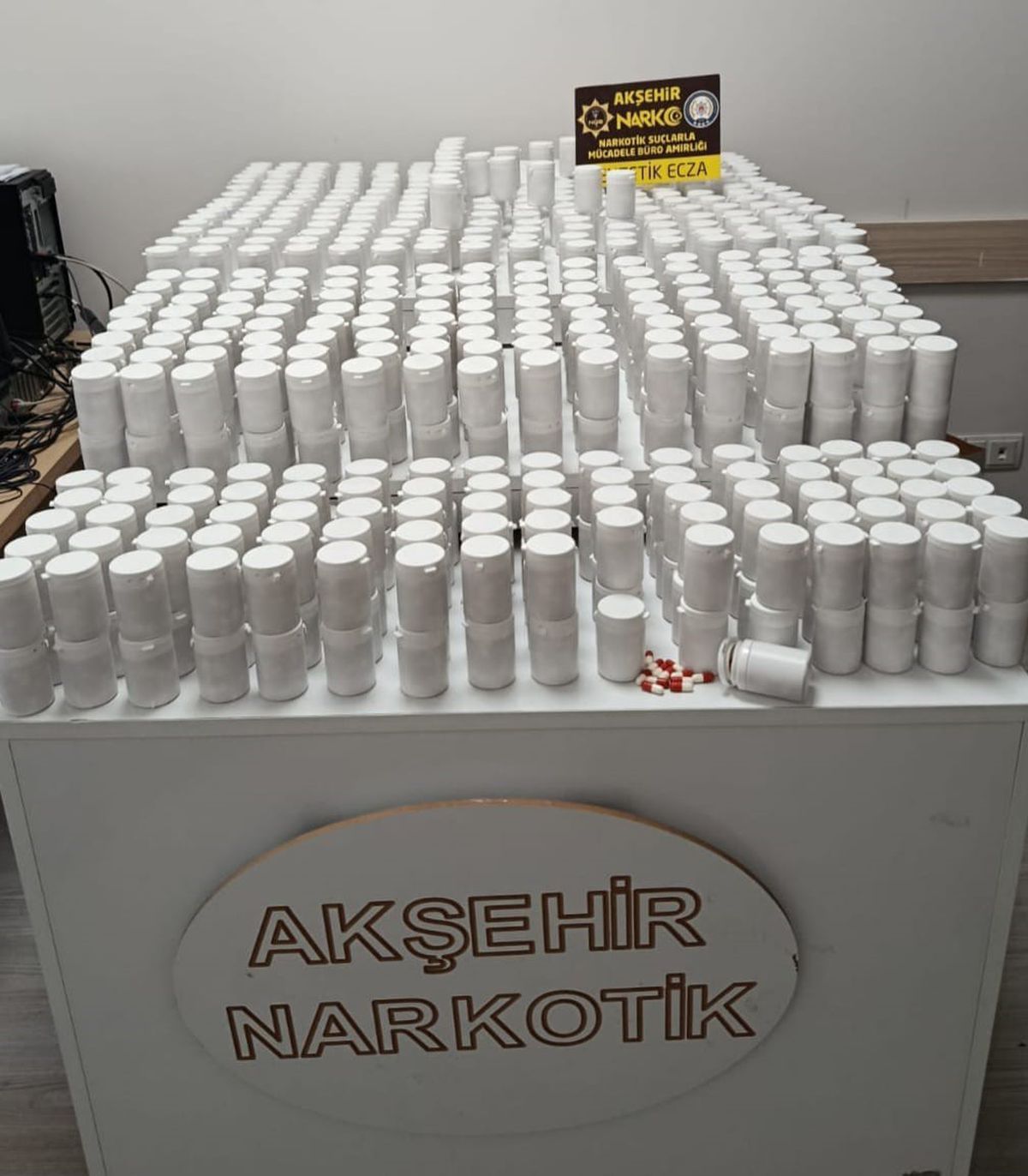 Akşehir'de Narkotik Operasyonu: 38 Bin Uyuşturucu Hap Ele Geçirildi, 2 Tutuklama