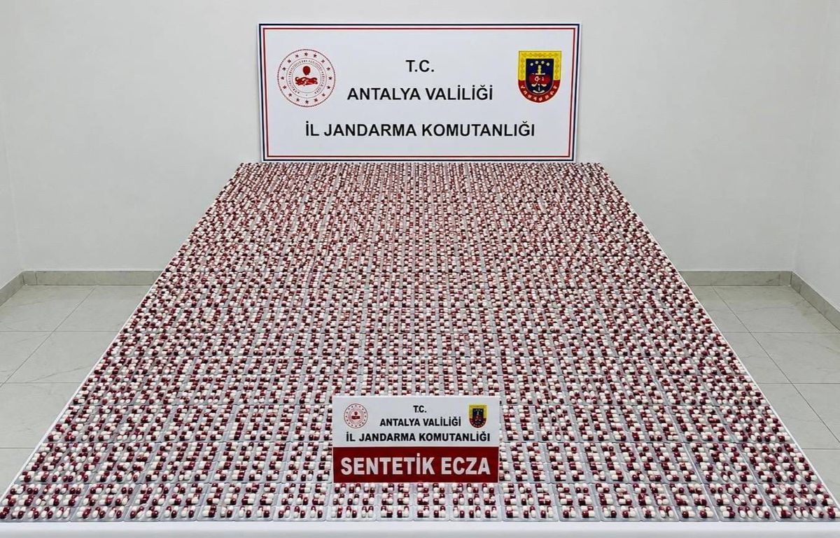Kepez'de Uyuşturucu Operasyonu: 15 Bin 184 Hap ve Ruhsatsız Tabanca Ele Geçirildi