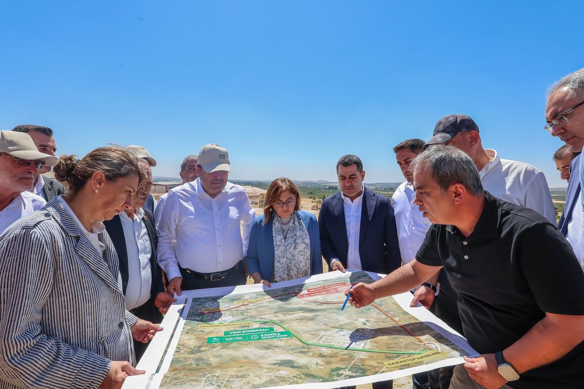 Başkan Şahin, Mavikent-Havalimanı yolu çalışmalarını inceledi