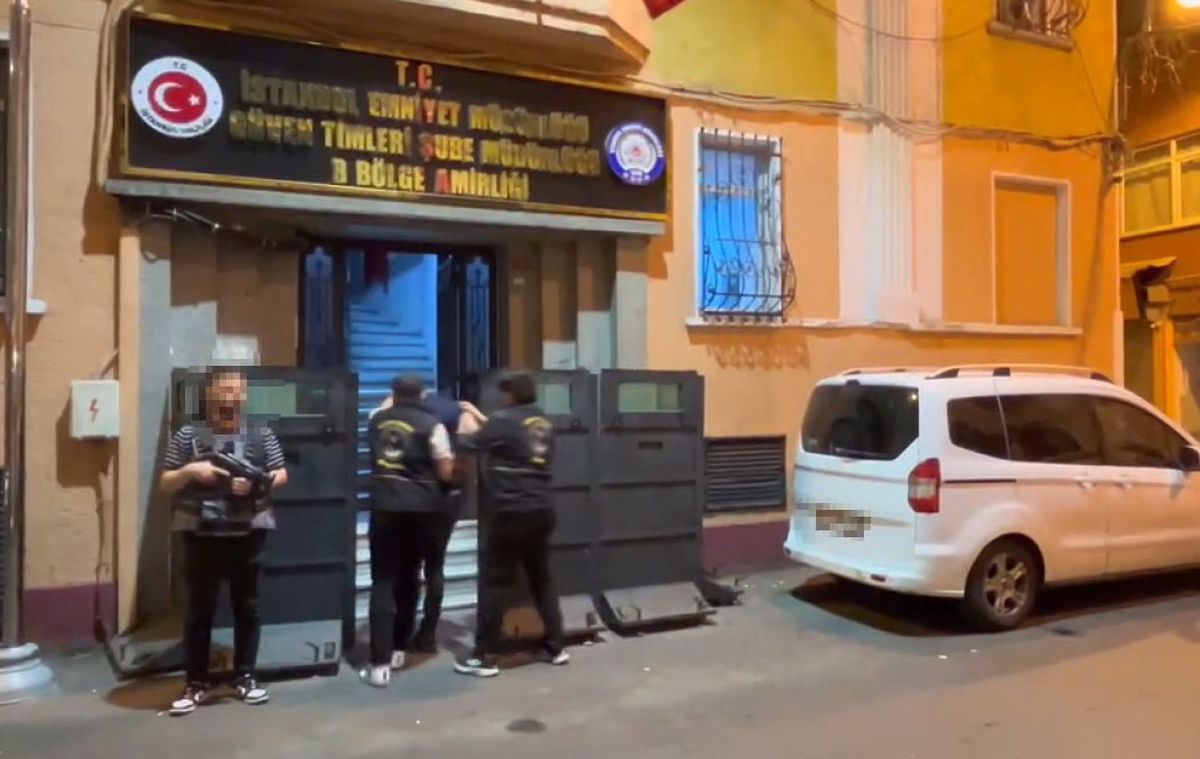 Beyoğlu'nda Yankesicilik Anı Kamerada: Şüpheli Tutuklandı