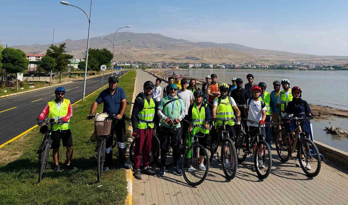Bitlis'te 30 bisikletli 90 km pedal çevirdi
