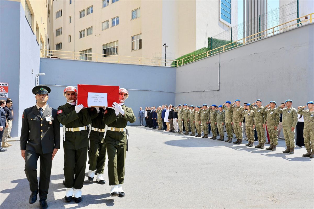 Tatvan'da trafik kazasında şehit olan Piyade Uzman Çavuş Ahmet Balaban memleketi Manisa'ya uğurlandı