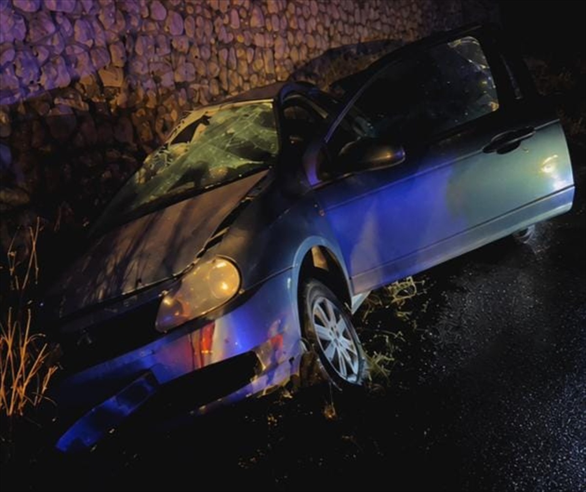 Bursa'da iki otomobilin çarpıştığı kazada 2 kişi öldü, 6 kişi yaralandı