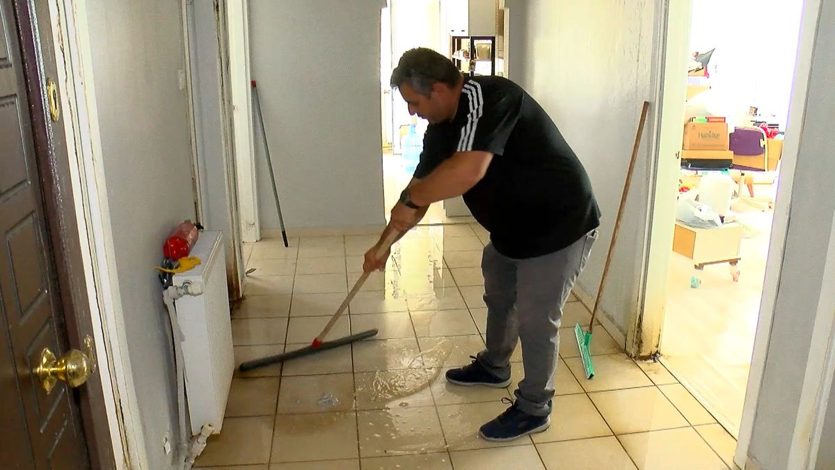 Büyükçekmece'de 3 Aydır Süren Su Sızıntısı Mağduriyeti: 'Suyla Yaşam Mücadelesi Veriyoruz'