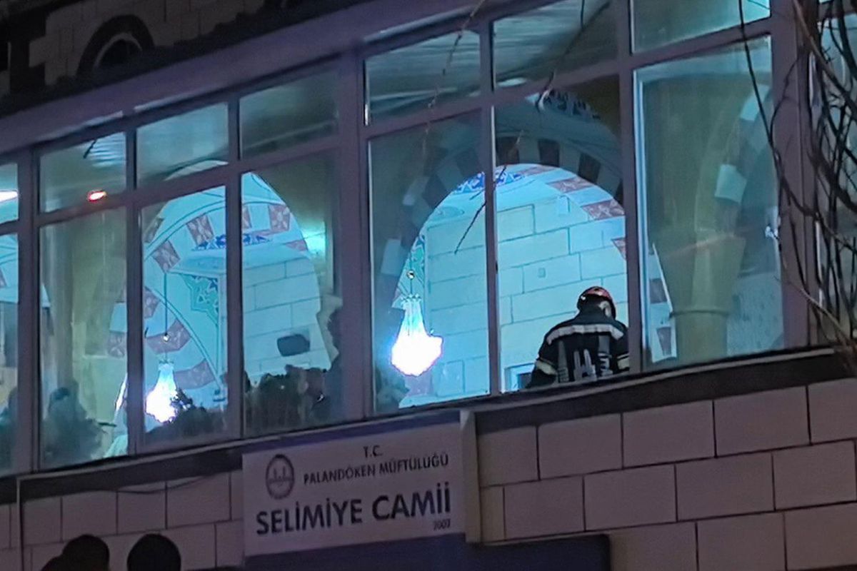 Camide asılı halde bulundu