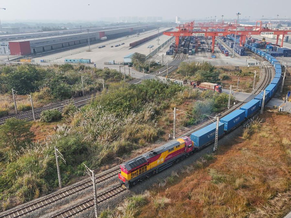 Şiddetli yağışlar Chengdu'da tren seferlerini askıya aldı