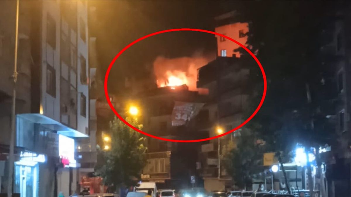 Diyarbakır’da binanın çatısı yandı; 2 gözaltı