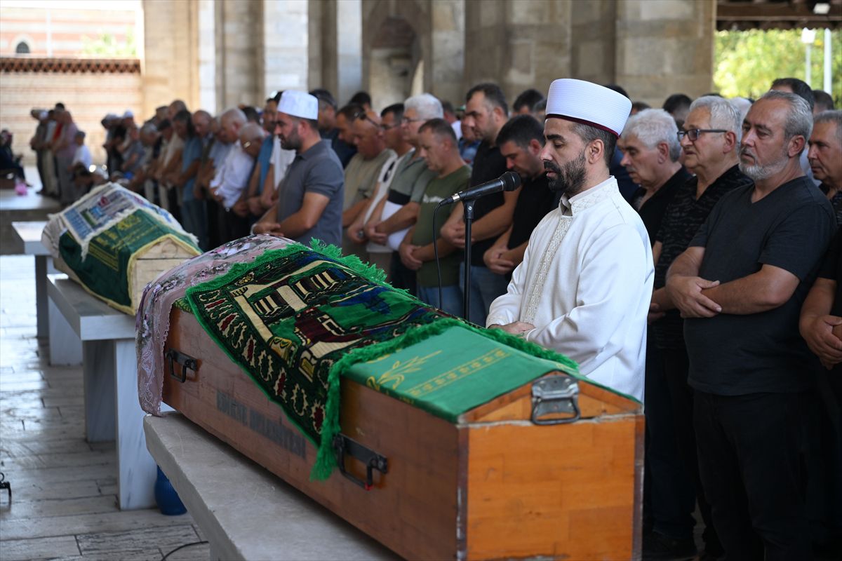 Edirne'de Traktör Kazasında Ölen Çift Son Yolculuğuna Uğurlandı